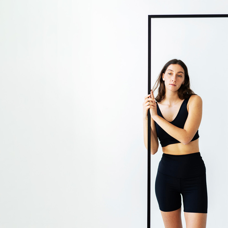 Short biker black modelo puerta