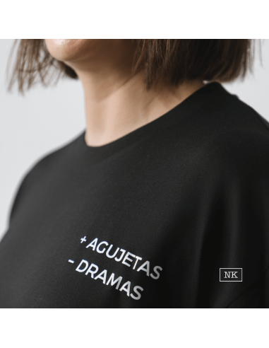 Camiseta +AGUJETAS -DRAMAS negra
