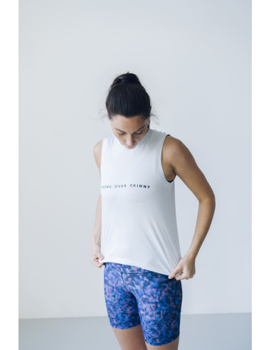 Camiseta Strong Over Skinny azul hielo