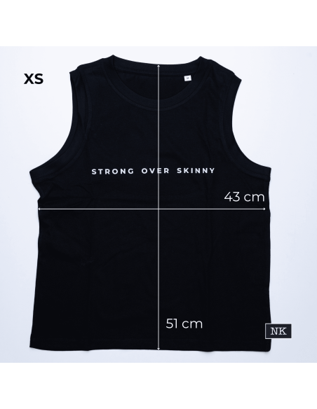Camiseta Strong Over Skinny negra