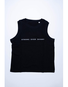Camiseta Strong Over Skinny negra 2