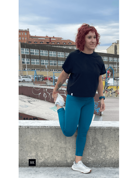 Camiseta CROP manga corta negra